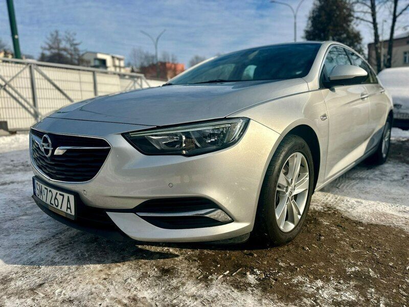 Srebrny (metalik) Używany 2020 Opel Insignia Sedan/Limuzyna | 49 900 zł (Uczciwa cena) - Obraz 1/3