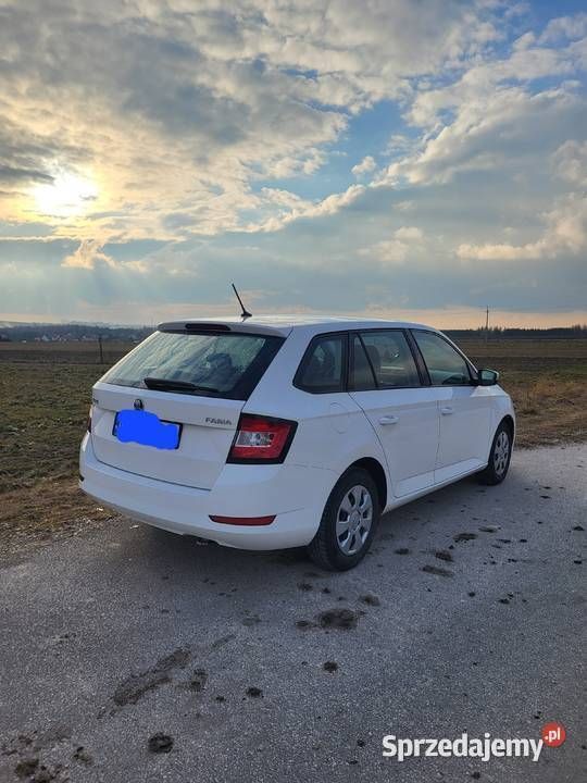Biały Używany 2018 Skoda Fabia Kombi | 33 500 zł (Uczciwa cena) - Obraz 1/4