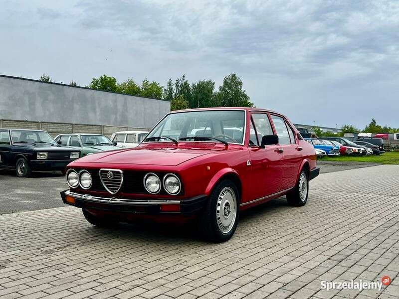 Czerwony Używany 1975 Alfa Romeo Alfetta Sedan/Limuzyna | 48 900 zł - Obraz 1/4