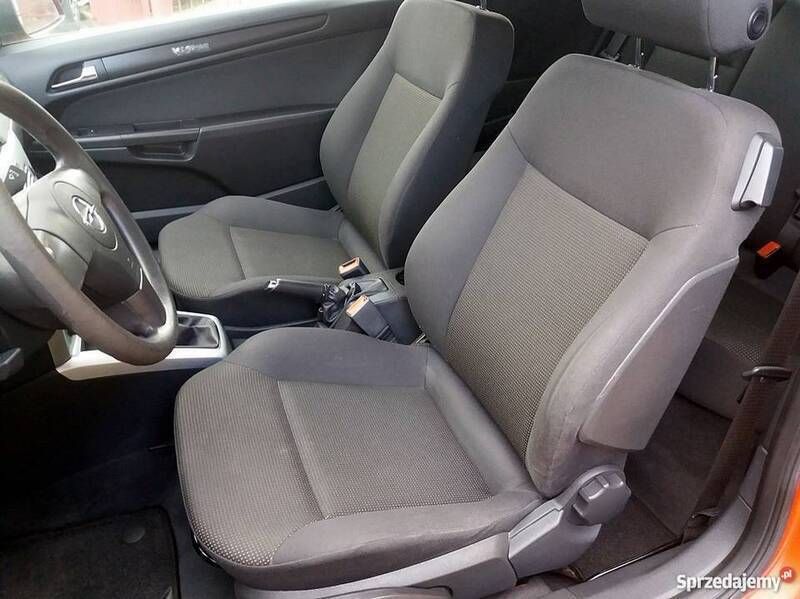 Używany Opel Astra GTC 90 KM (66 kW) 2009 Czerwony Hatchback