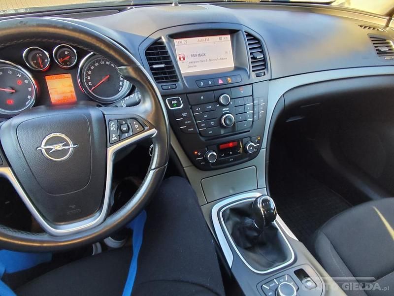 Używany Opel Insignia 140 KM (102 kW) 2011 Czarny Kombi