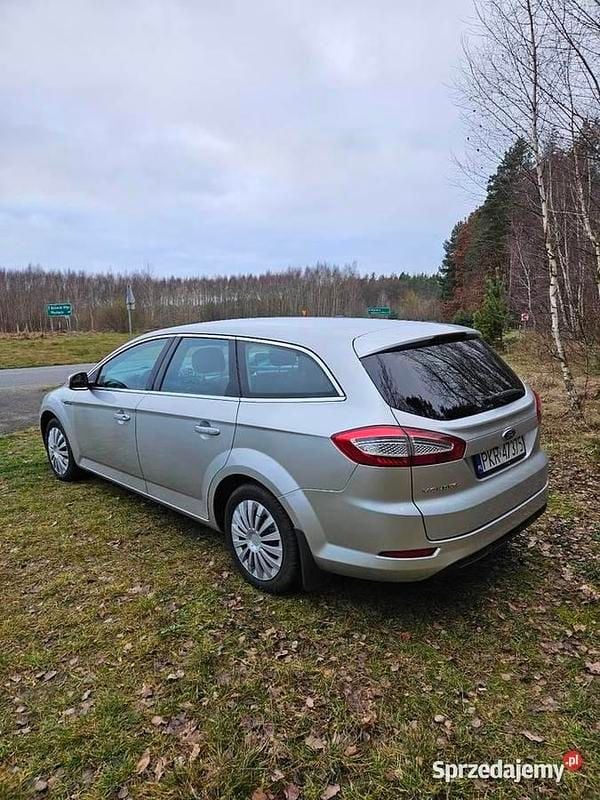 Używany Ford Mondeo 2012 Srebrny Kombi