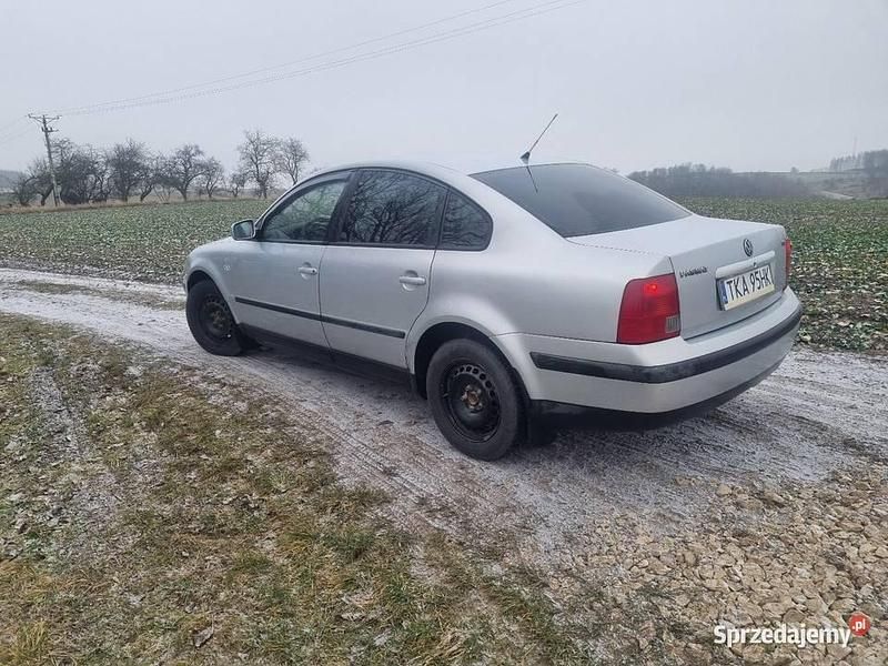 Używany VW Passat 1999 Srebrny Sedan/Limuzyna
