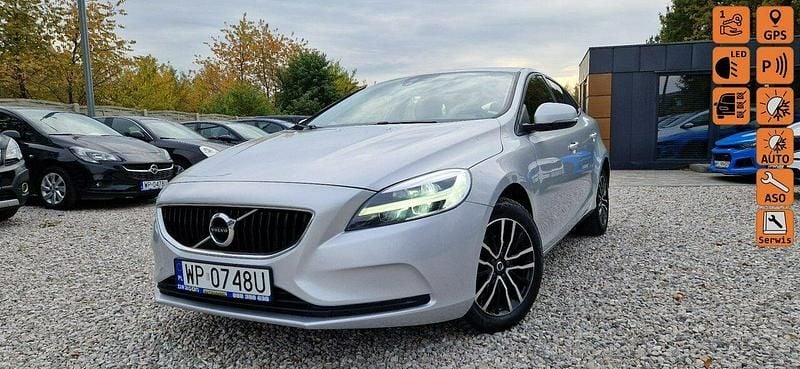 Używany Volvo V40 Momentum 120 KM (88 kW) 2019 Srebrny Kombi