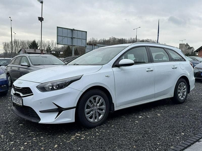 Używany Kia Ceed 100 KM (73 kW) 2021 Biały (metalik) Hatchback