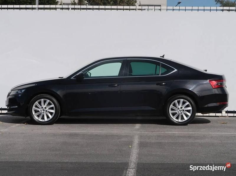 Używany Skoda Superb 150 KM (110 kW) 2019 Czarny Sedan/Limuzyna