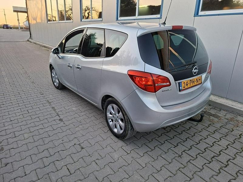 Używany Opel Meriva 140 KM (102 kW) 2012 Srebrny Minivan