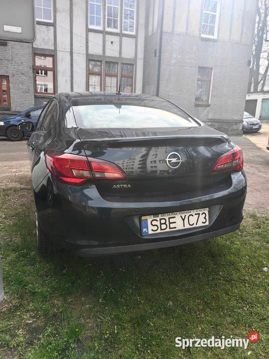Używany Opel Astra 2014 Zielony Sedan/Limuzyna