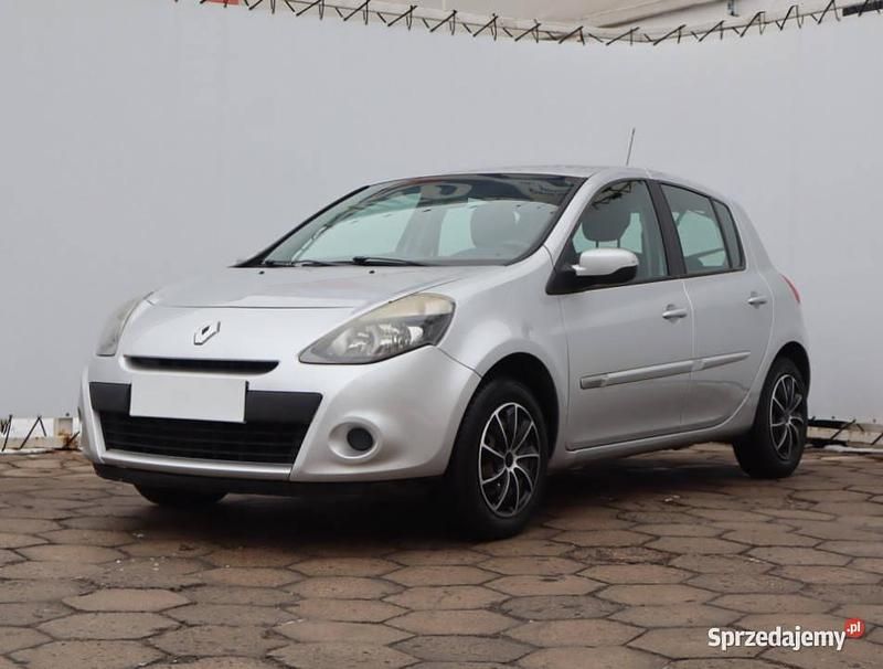 Używany Renault Clio IV 2012 Srebrny Hatchback