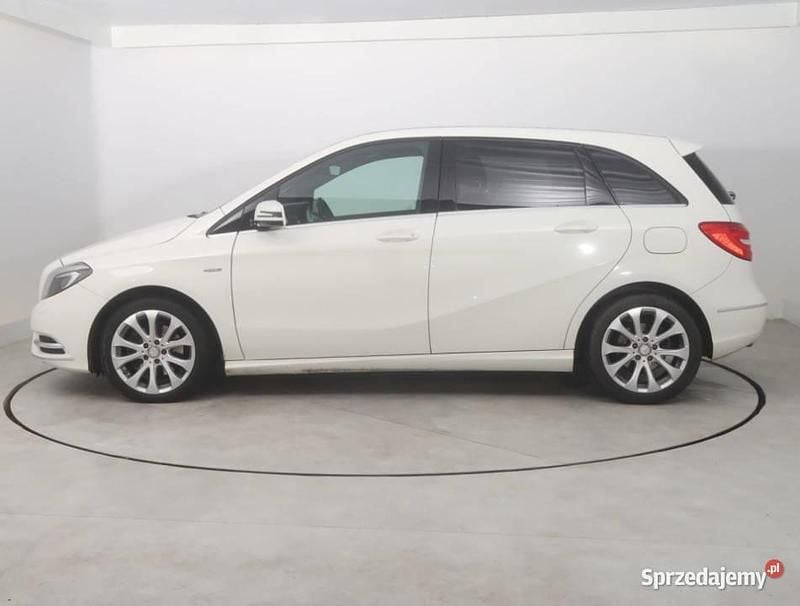 Używany Mercedes B180 2012 Czarny Minivan