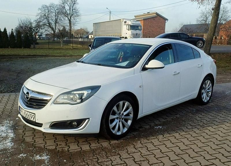 Biały Używany 2016 Opel Insignia Hatchback | 37 700 zł (Uczciwa cena) - Obraz 1/4