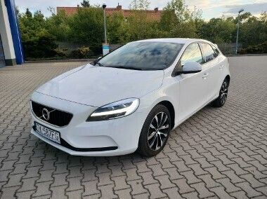 Biały Używany 2019 Volvo V40 Momentum Kombi | 57 900 zł (Uczciwa cena) - Obraz 1/4
