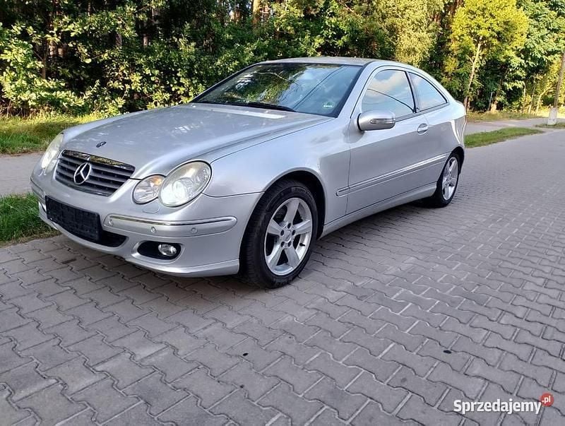 Używany Mercedes C180 2007 Srebrny Coupe
