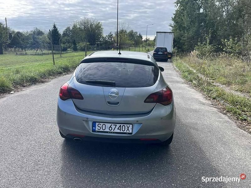 Używany Opel Astra Cosmo 160 KM (117 kW) 2010