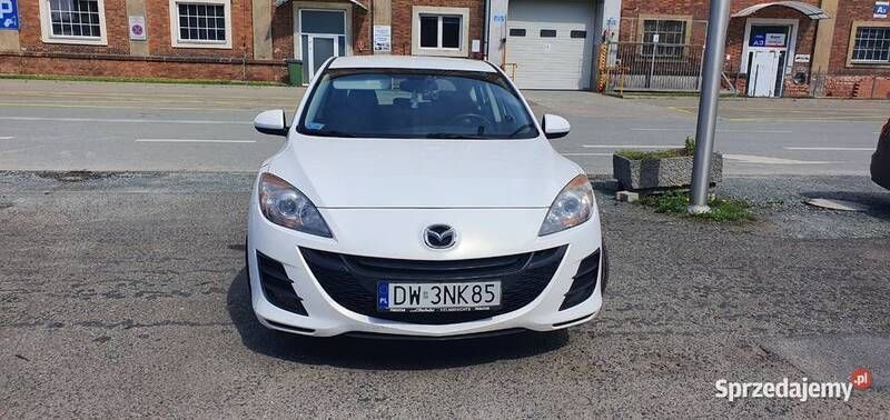 Używany Mazda 3 Exclusive 105 KM (77 kW) 2010 Biały Hatchback