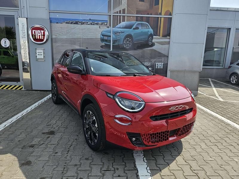 Lakier pastelowy czerwony passione z dachem w kolorze czarny cinema Nowe 2025 Fiat 600 La Prima Hatchback | 114 500 zł (Uczciwa cena) - Obraz 1/4