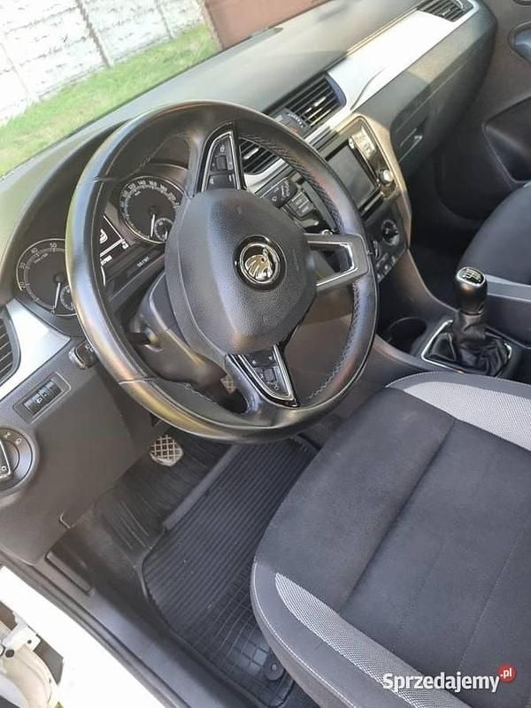 Biały Używany 2018 Skoda Rapid Hatchback | 18 000 zł (Super Cena) - Obraz 1/4