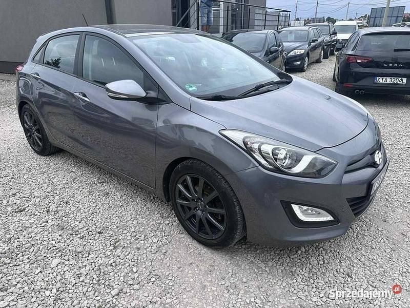 Używany Hyundai i30 90 KM (66 kW) 2013 Szary Hatchback