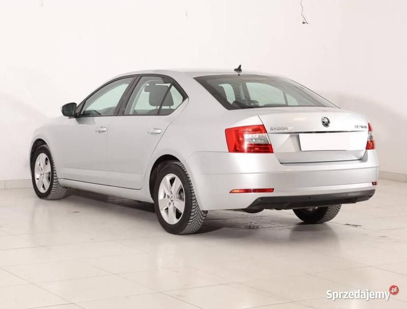 Używany Skoda Octavia 2019 Srebrny Kombi