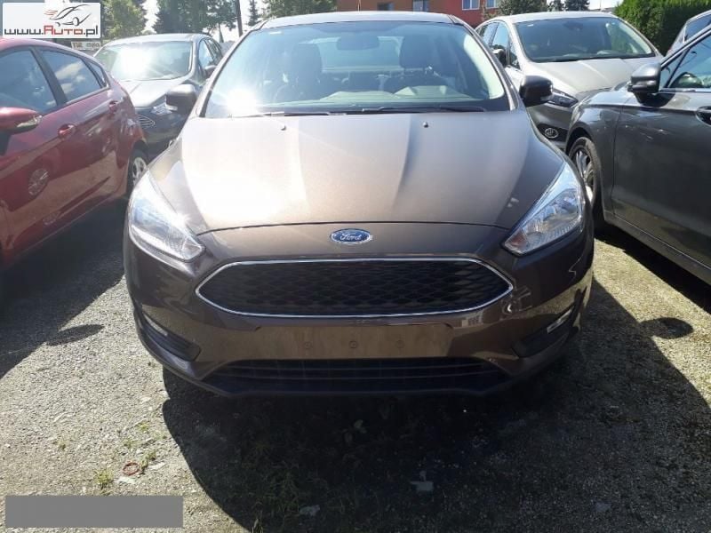 Używany Ford Focus Trend+ 125 KM (91 kW) 2017 Brązowy metalik (metallic) Sedan/Limuzyna