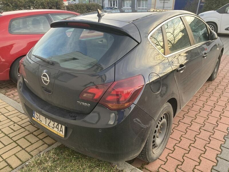 Używany Opel Astra 180 KM (132 kW) 2010 Czarny Hatchback