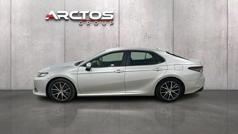 Używany Toyota Camry 2021 Srebrny Sedan/Limuzyna