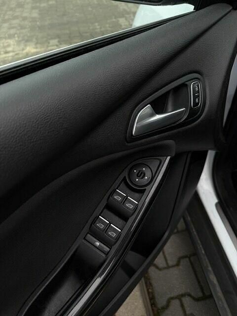 Używany Ford Focus 2016 Biały Hatchback