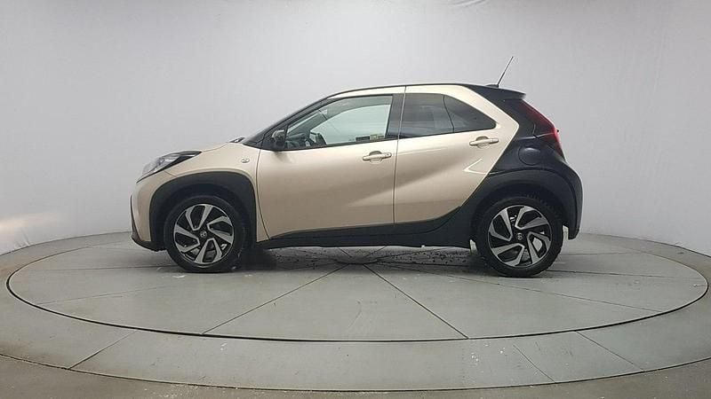 Używany Toyota Aygo X Comfort 72 KM (52 kW) 2023 Szary SUV