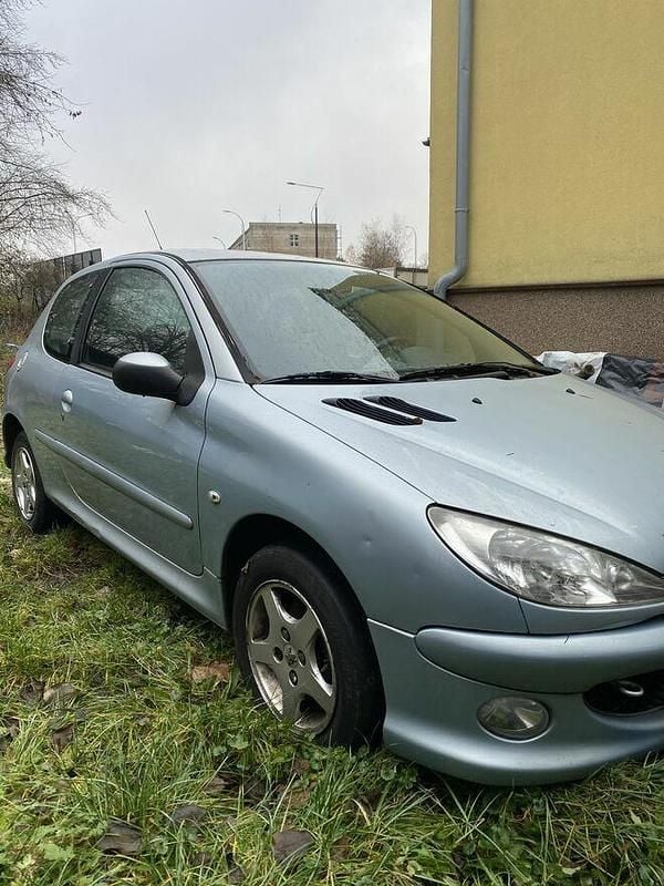 Inny kolor Używany 2006 Peugeot 206 Hatchback | 3500 zł (Uczciwa cena) - Obraz 1/3