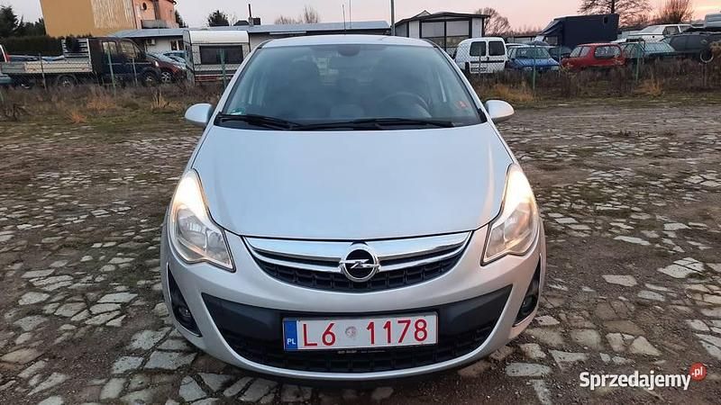 Szary Używany 2013 Opel Corsa Hatchback | 14 900 zł (Dobra cena) - Obraz 1/4