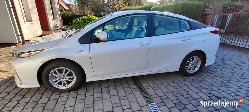 Używany 2022 Toyota Prius Plug-in Hybrid Hatchback | 99 950 zł - Obraz 1/4