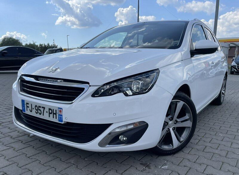 Używany Peugeot 308 120 KM (88 kW) 2017 Biały Sedan/Limuzyna
