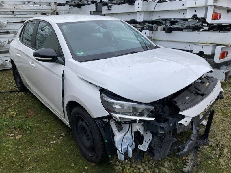Używany Opel Corsa 102 KM (75 kW) 2021 Biały Hatchback