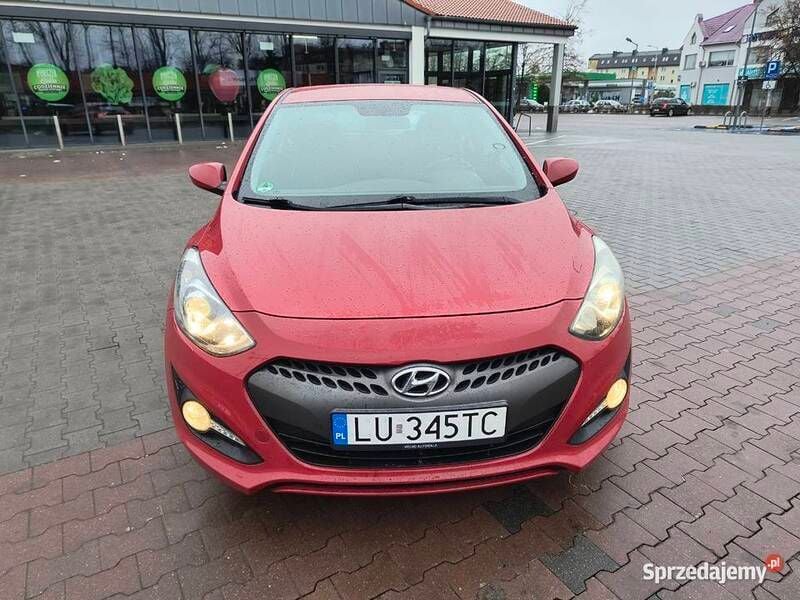 Używany Hyundai i30 2013 Czerwony Coupe