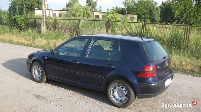 Granatowy Używany 2001 VW Golf IV Hatchback | 3750 zł (Dobra cena) - Obraz 1/4