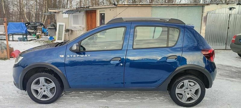 Używany Dacia Sandero 90 KM (66 kW) 2017 Niebieski Hatchback