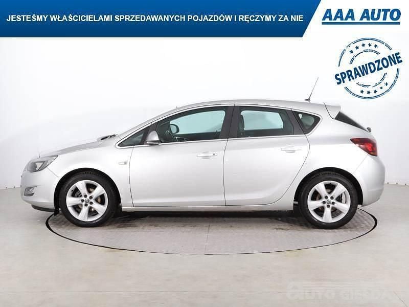 Używany Opel Astra 2010 Srebrny