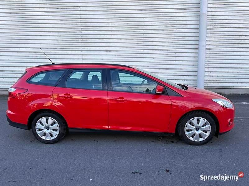 Używany Ford Focus 2014 Czerwony Kombi