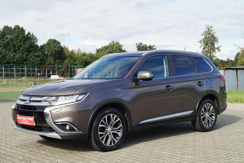 Używany Mitsubishi Outlander 150 KM (110 kW) 2016 Beżowy (metalik) SUV