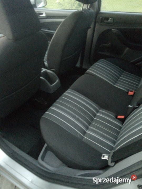 Używany Ford Focus 2010 Srebrny Kombi