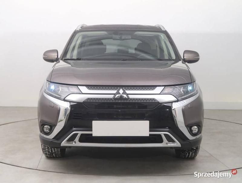 Używany Mitsubishi Outlander 150 KM (110 kW) 2019 Brązowy SUV