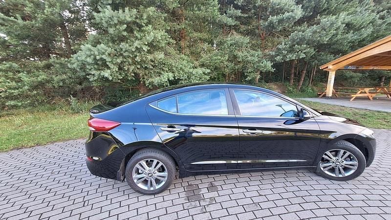 Używany Hyundai Elantra 128 KM (94 kW) 2016 Czarny Sedan/Limuzyna