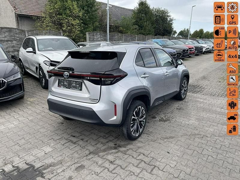 Biały Używany 2022 Toyota Yaris Hybrid SUV | 49 900 zł - Obraz 1/4