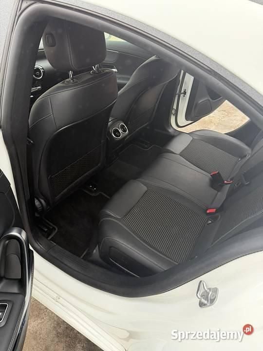 Używany Mercedes CLA200 163 KM (119 kW) 2022