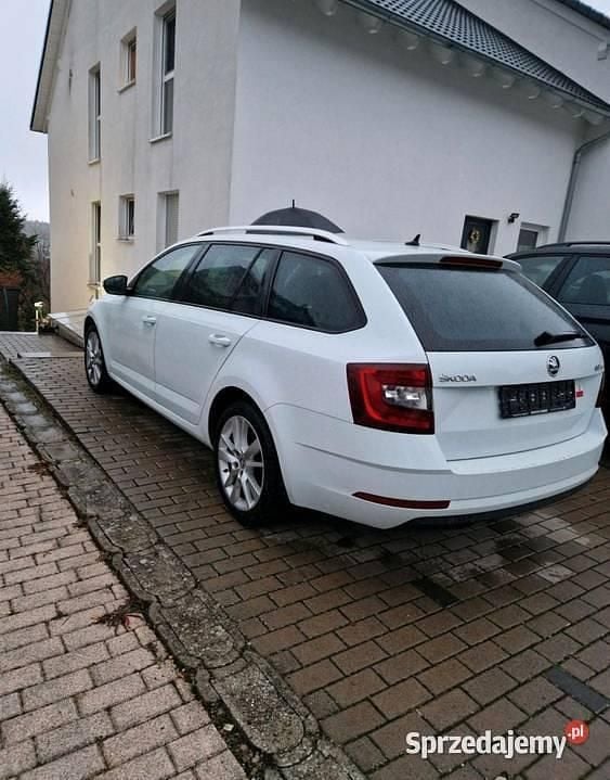 Biały Używany 2017 Skoda Octavia Kombi | 30 000 zł (Dobra cena) - Obraz 1/4