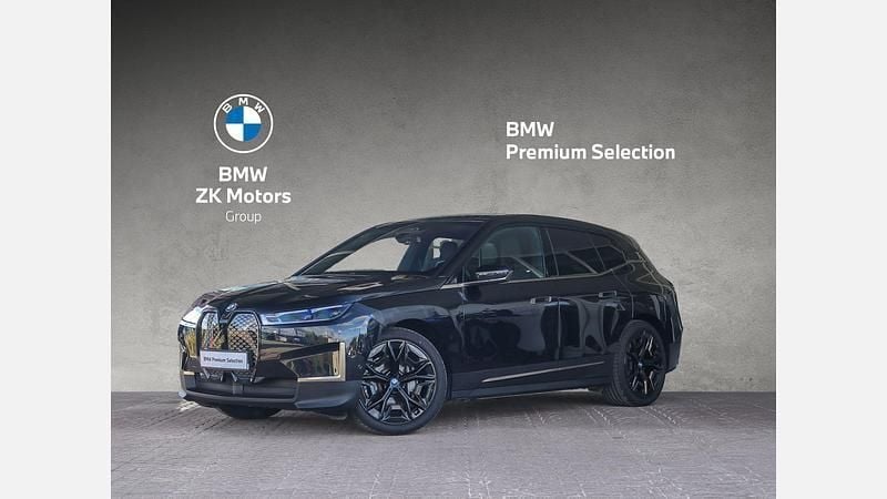 Czarny szafir metalizowany Używany 2023 BMW iX Comfort Edition SUV | 367 900 zł - Obraz 1/3