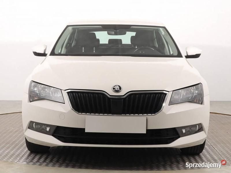 Biały Używany 2019 Skoda Superb Sedan/Limuzyna | 60 499 zł (Dobra cena) - Obraz 1/4