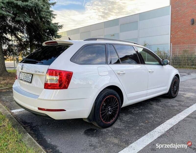 Używany Skoda Octavia 2017 Biały Sedan/Limuzyna