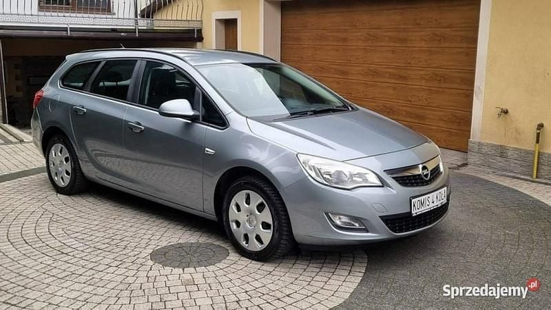 Używany Opel Astra 110 KM (80 kW) 2011 Inny (metalik) Kombi