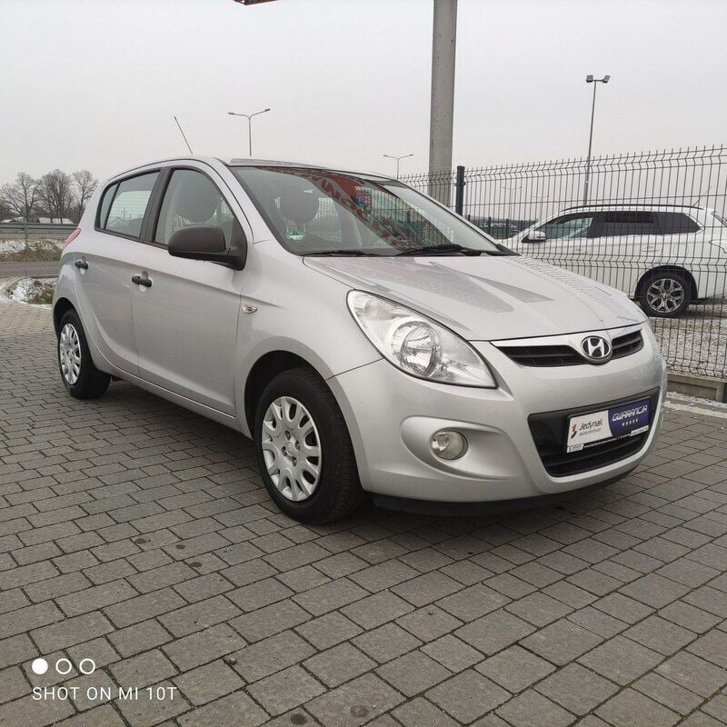 Szary (metalik) Używany 2011 Hyundai i20 Hatchback | 15 800 zł (Dość drogi) - Obraz 1/4